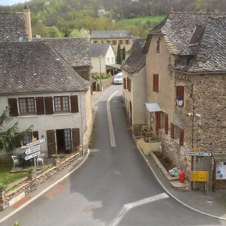 Portail Haut Bed & Breakfast Previnquieres Exterior photo