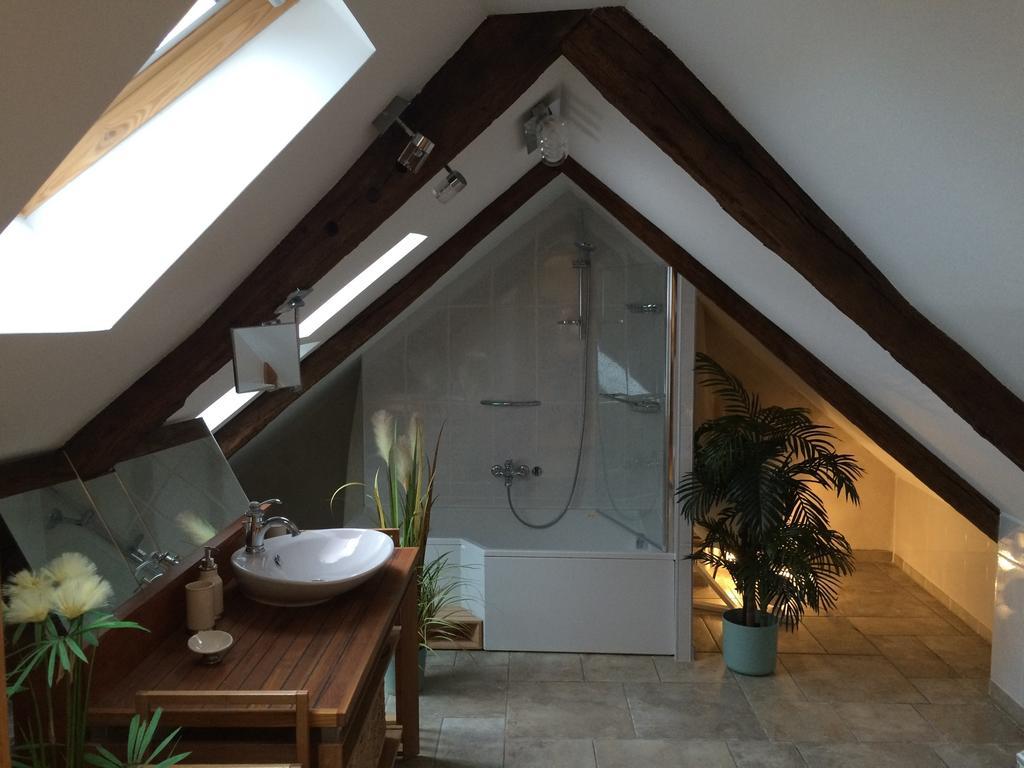 Portail Haut Bed & Breakfast Previnquieres Exterior photo