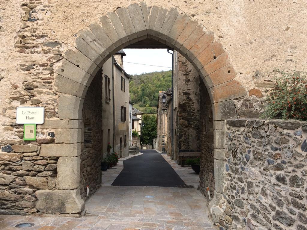 Portail Haut Bed & Breakfast Previnquieres Exterior photo