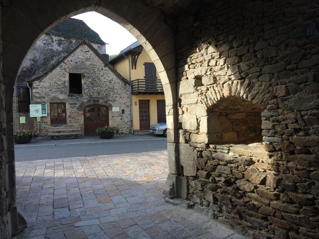 Portail Haut Bed & Breakfast Previnquieres Exterior photo