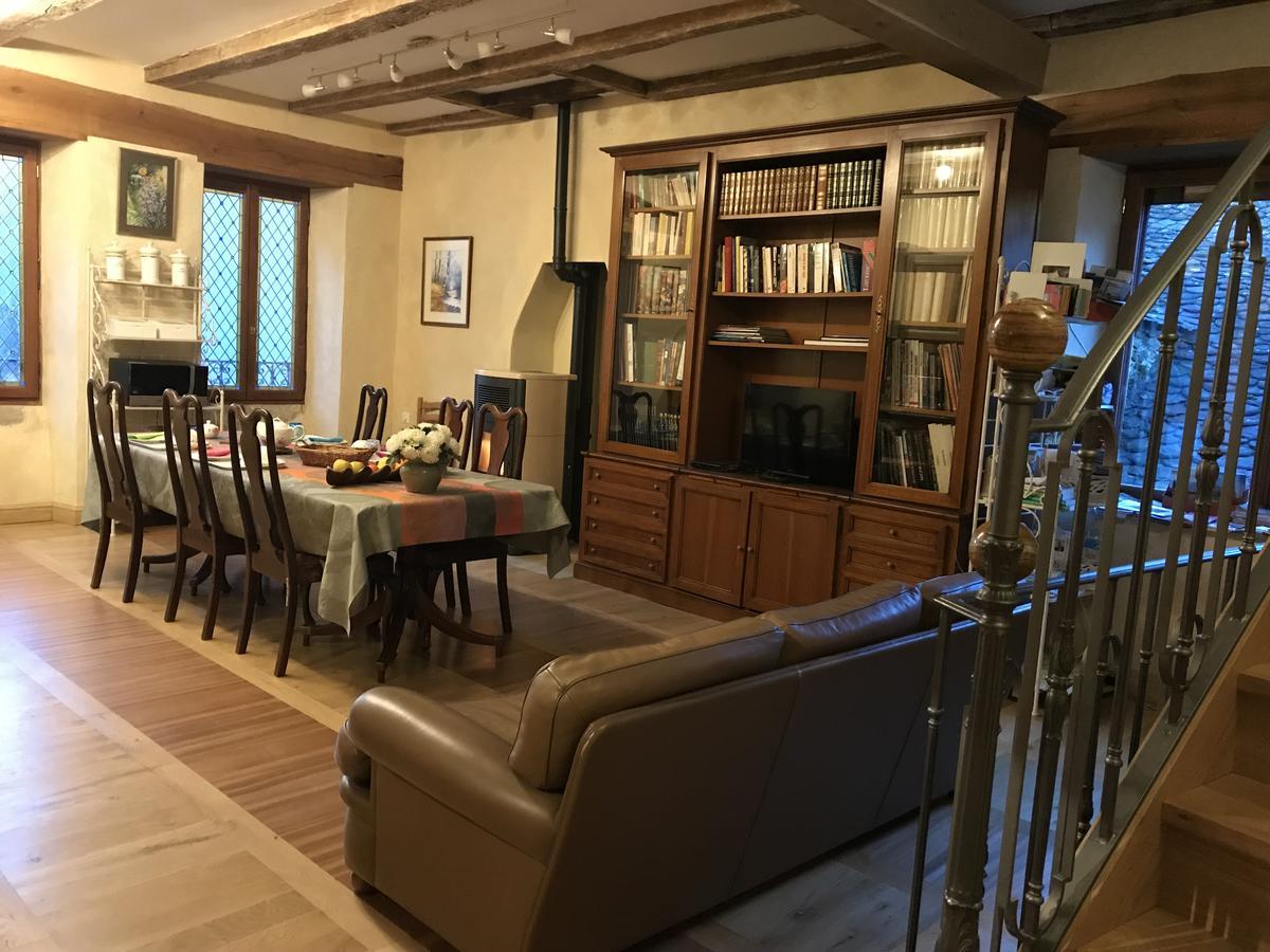 Portail Haut Bed & Breakfast Previnquieres Exterior photo