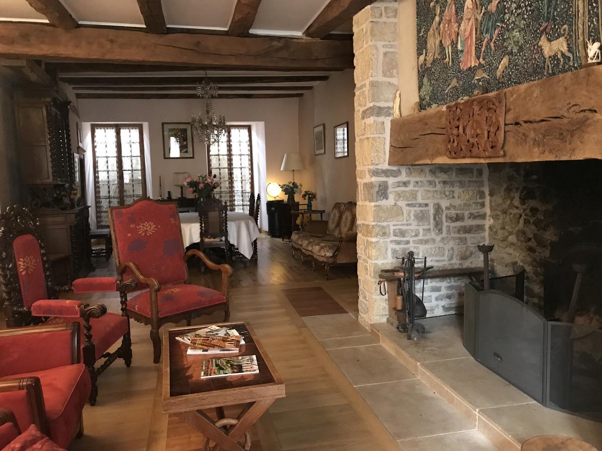 Portail Haut Bed & Breakfast Previnquieres Exterior photo