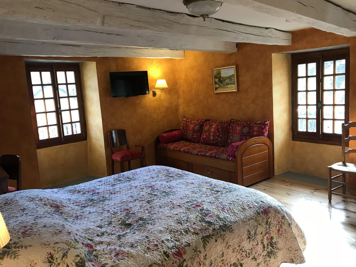 Portail Haut Bed & Breakfast Previnquieres Exterior photo