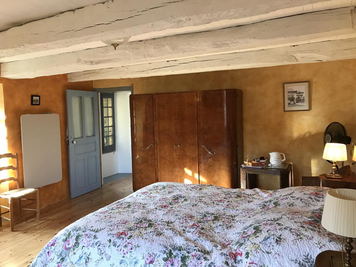 Portail Haut Bed & Breakfast Previnquieres Exterior photo
